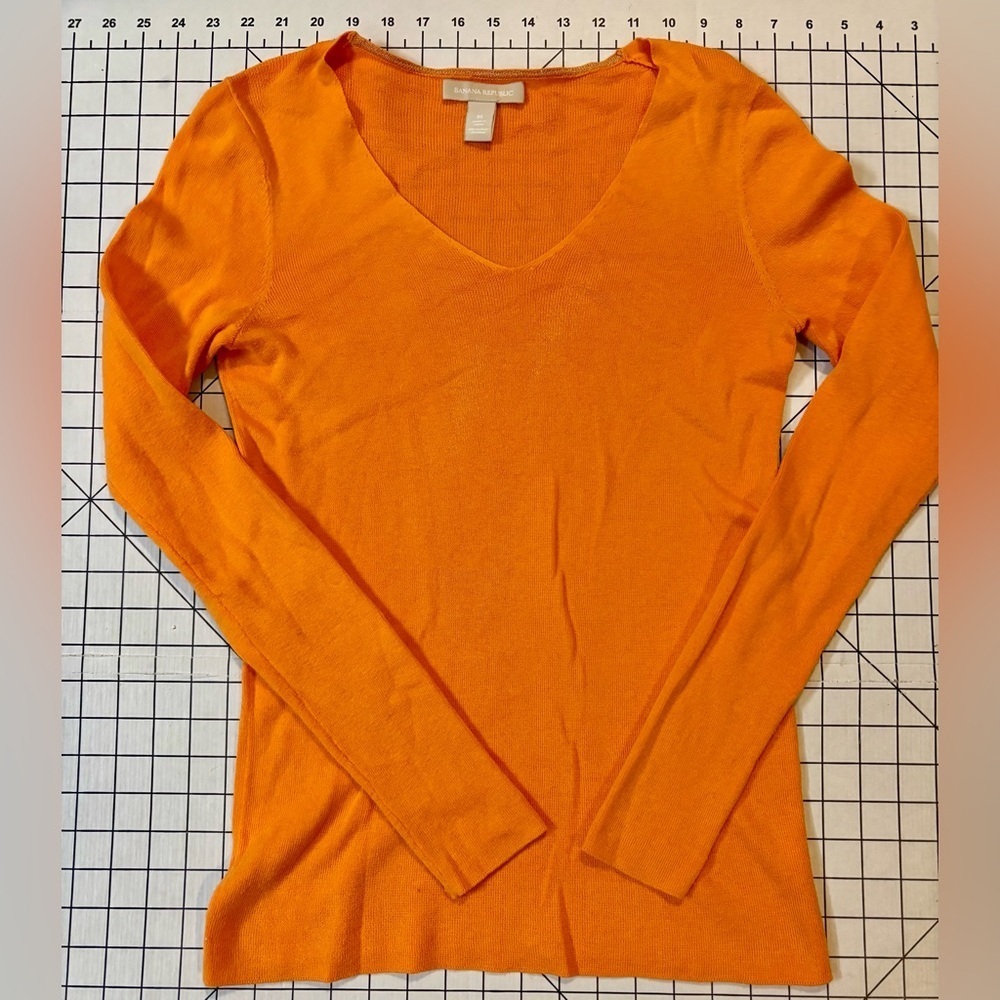 Banana Republic Women’s Medium Orange Lightweight Wool Blend‎ Sweater